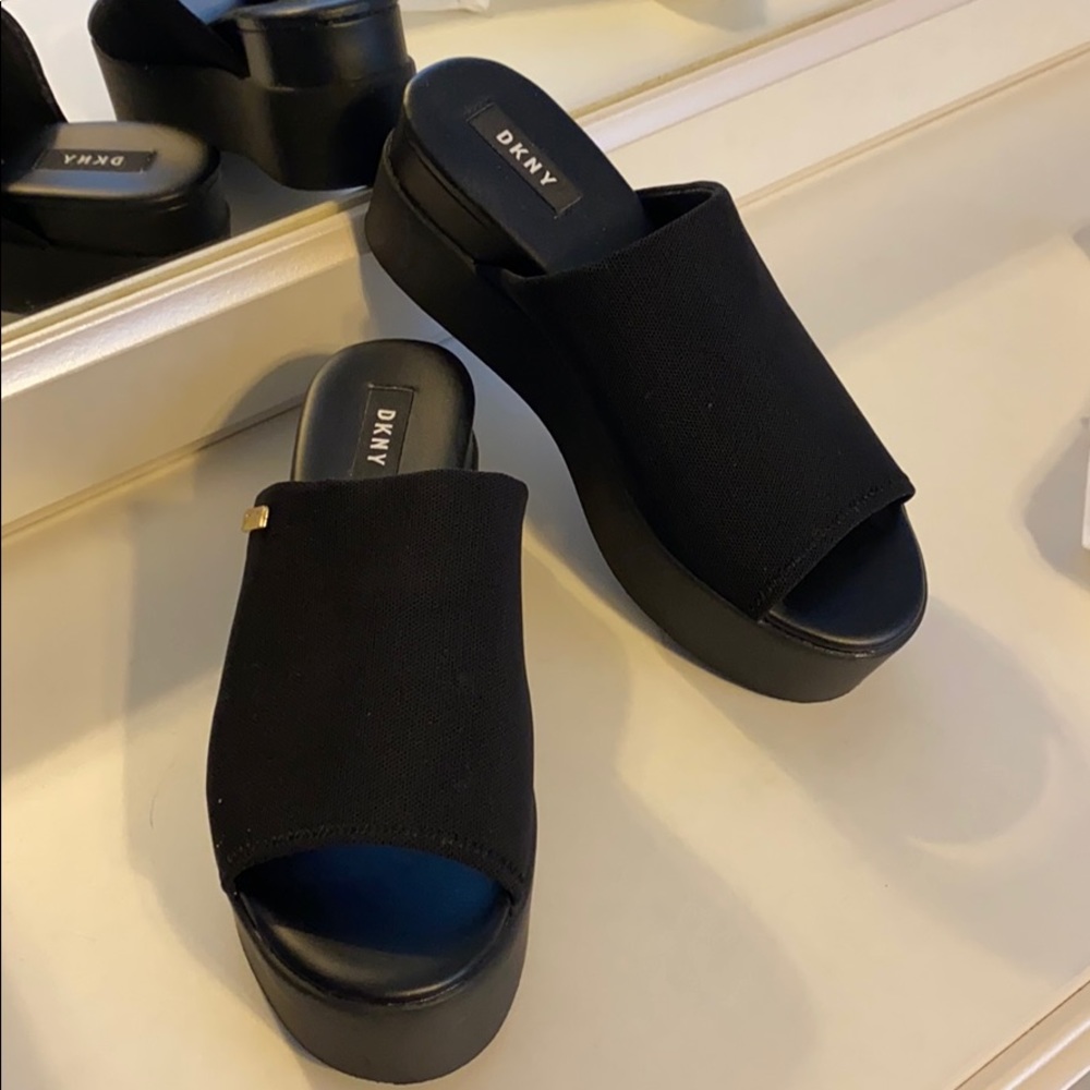DKNY Black sandals size 8